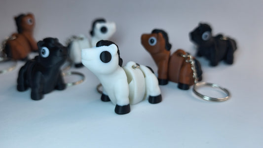 Bewegliche Flexi-Pferde Magnus, Fernando und Moritz als Schlüsselanhänger, 3D-gedruckt