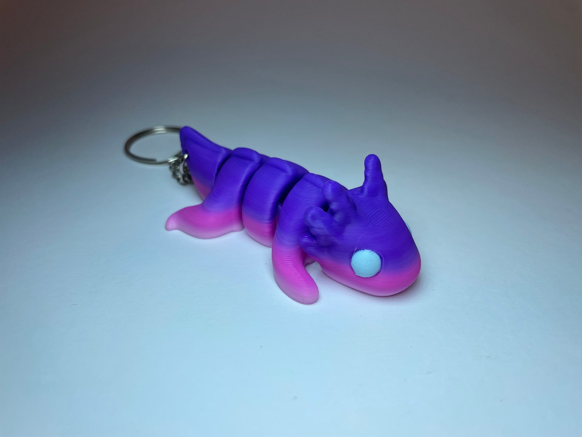 Lila-Pink Flexi-Axolotl Dekofigur aus PLA mit Schlüsselanhänger