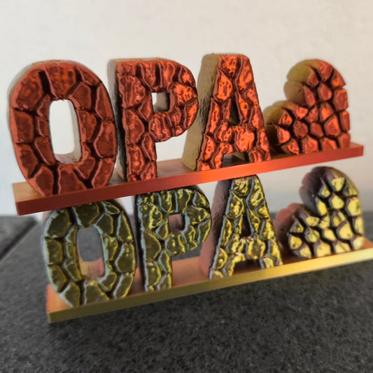 3D-gedruckter Schriftzug „OPA" in Stein-Optik, zwei Farbvarianten: Kupfer/Gold/Silber und Gold/Silber/Kuper, als Tischdeko oder Geschenk für Opa, von 3DruckAS