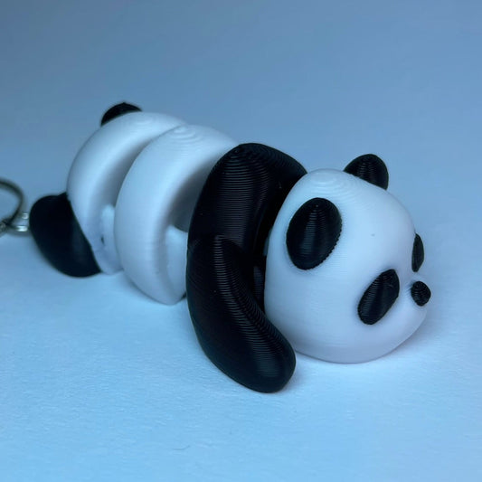 Bambu – flexibler Panda 3D-Schlüsselanhänger aus PLA, gefertigt in Leutkirch