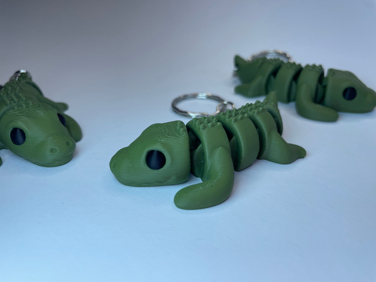 Beweglicher 3D-gedruckter Krokodil-Anhänger Rocco mit Metallkette