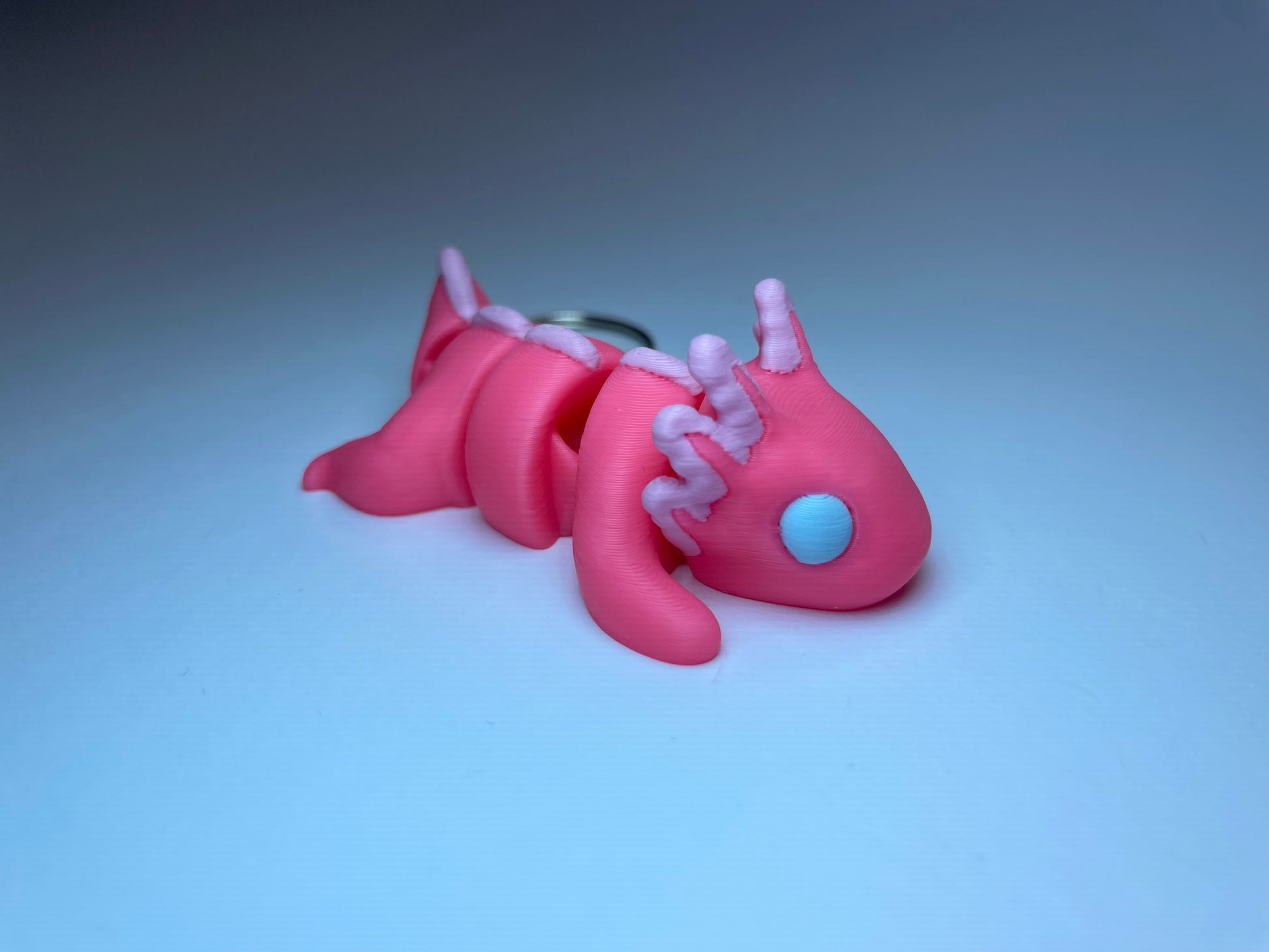 3D-Schlüsselanhänger, rosa-pinker Flexi-Axolotl handgefertigt im Allgäu