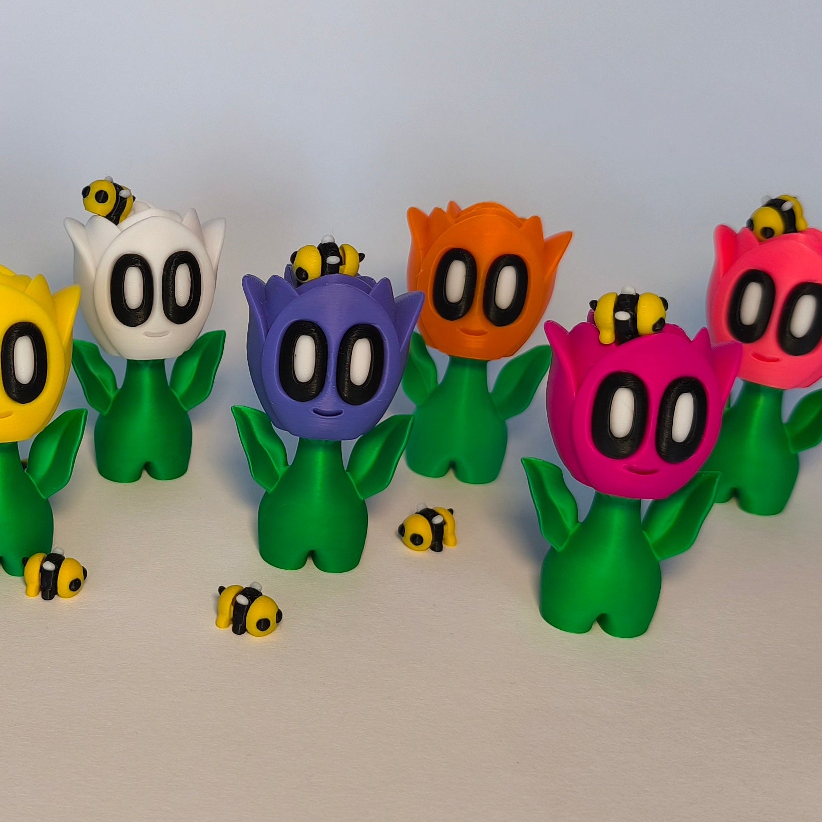 3D-gedruckte Rosenblüte ‚Rosi‘ mit Gesicht als Dekofigur aus PLA