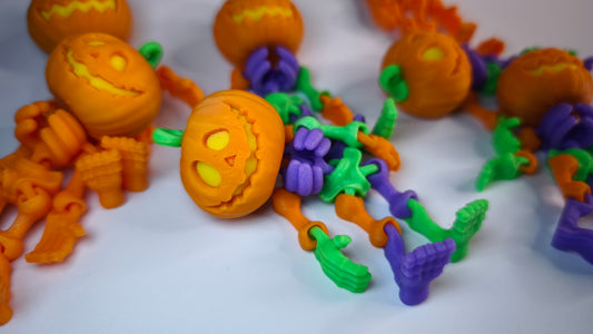 Flexi-Skelett-Kürbis JayJay – 3D-gedruckter Schlüsselanhänger aus PLA, beweglich (orange)