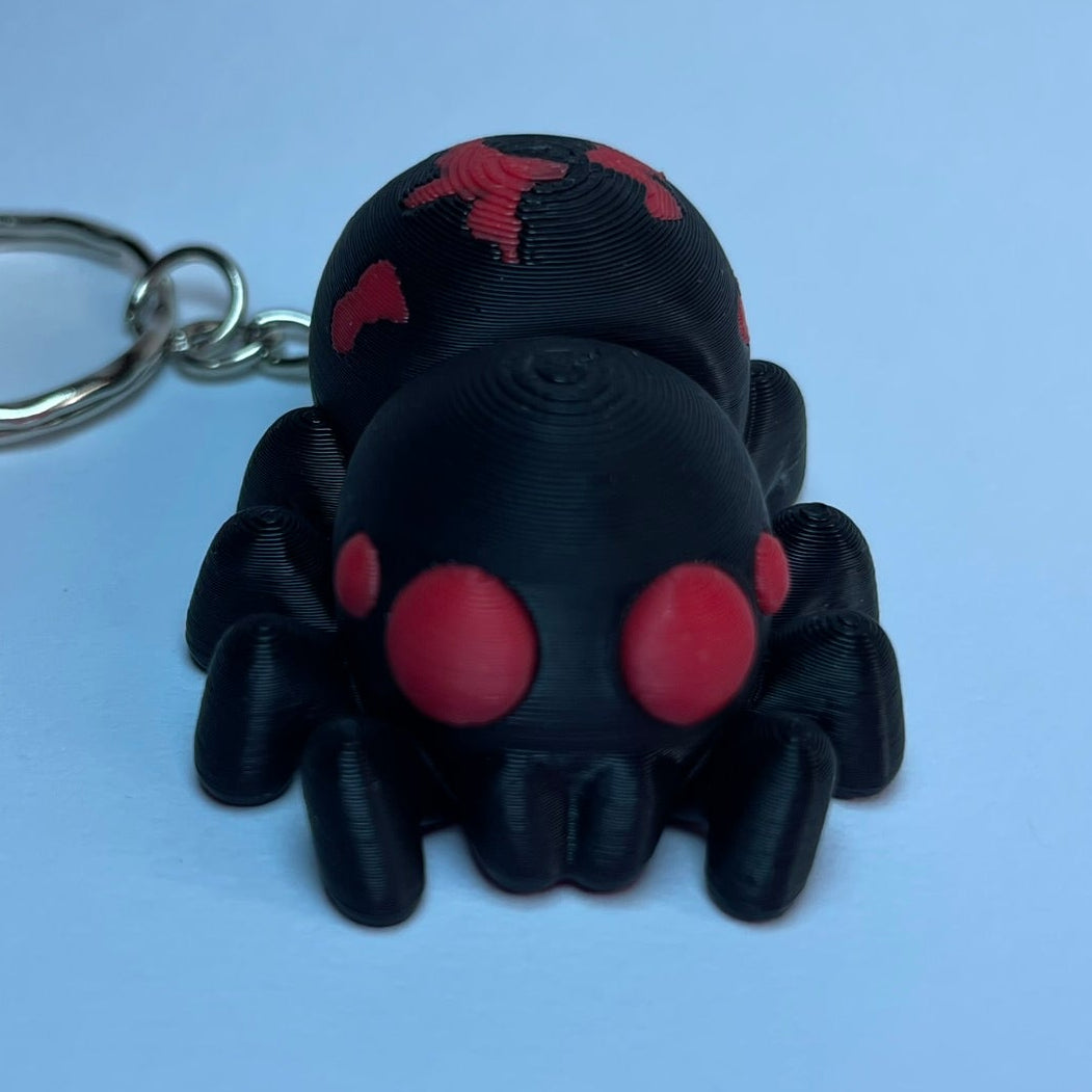 Spinny – flexible Spinne 3D-Schlüsselanhänger aus PLA, gefertigt in Leutkirch