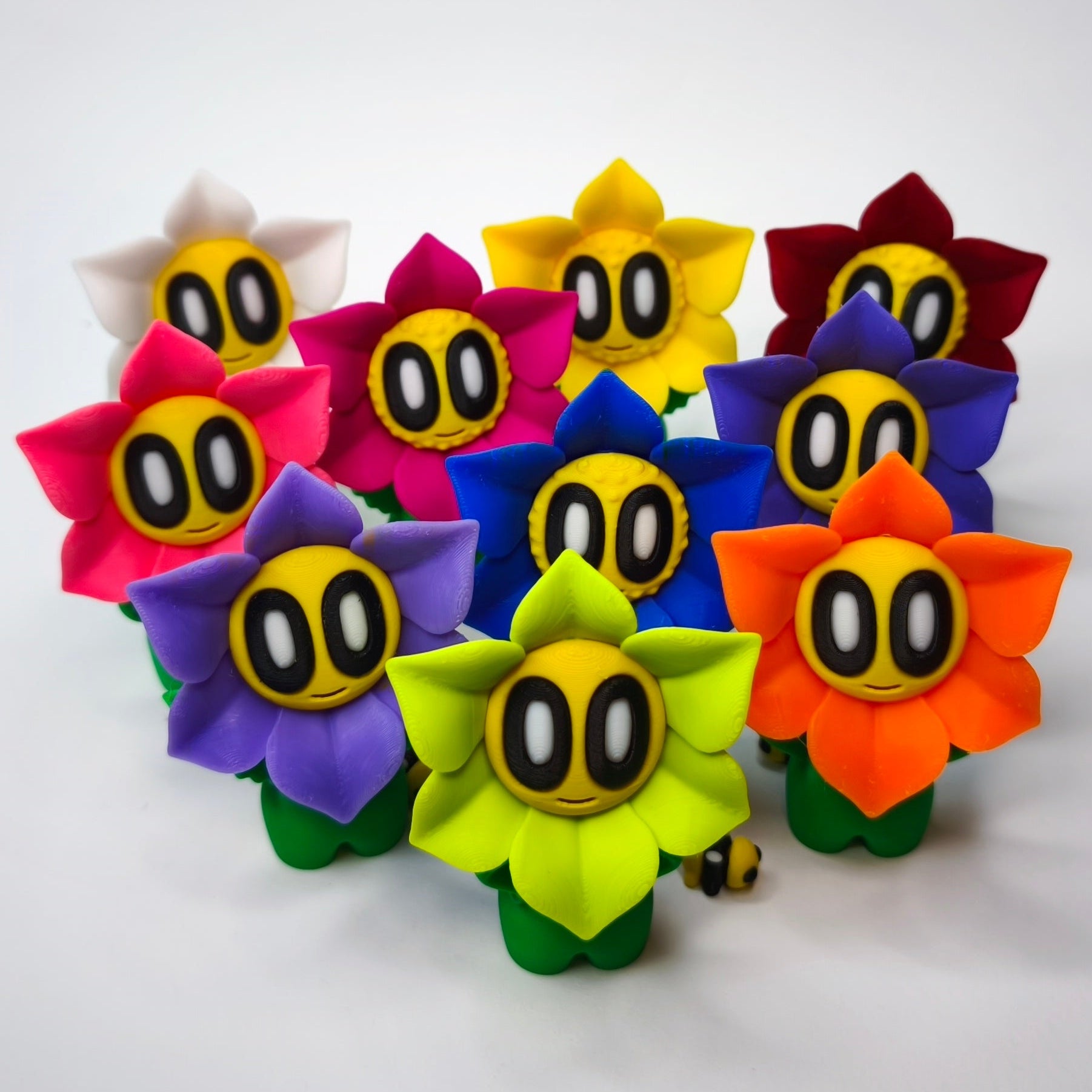 3D-gedruckte sternförmige Blume ‚Sternchen‘ mit Gesicht als Dekofigur in verschiedenen Farben