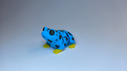 Flexi-Frosch Figur Sunfoot in Blau/Gelb, nachhaltig gefertigt im Allgäu.